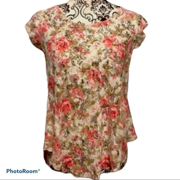 RUE 21 Dressy sheer flower top. - Picture 1 of 8